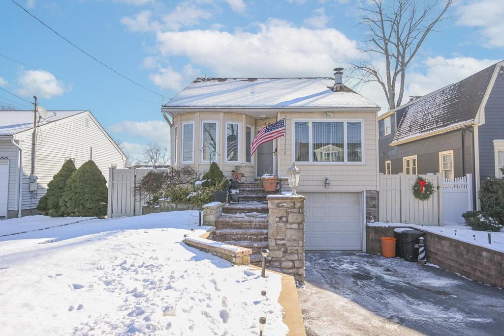 53 Rosewood Road, Kings Park, NY — home sold by Andrew Ragusa in Kings Park, NY