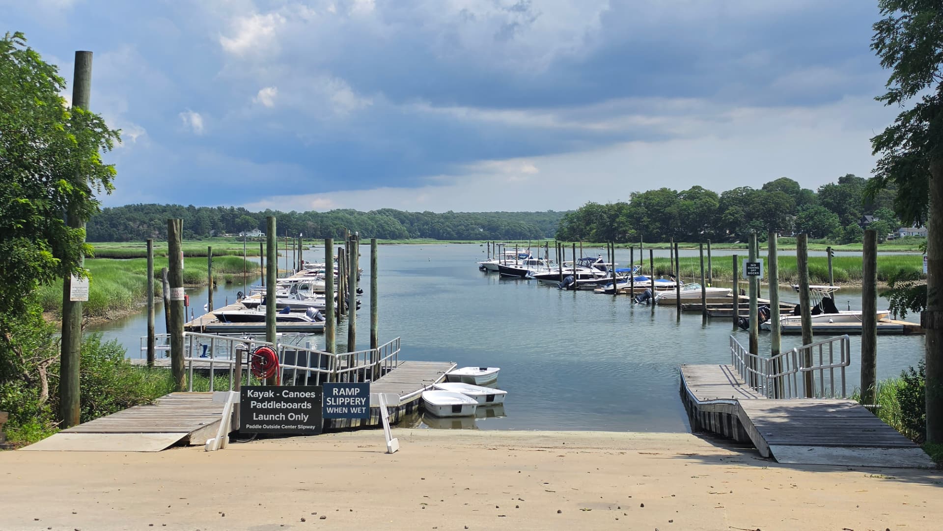 Boat Launch at Nissequogue State Park Marina Wide view of the marina, docks, and boat launch at Nissequogue State Park