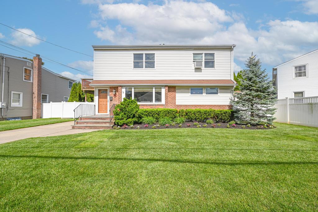 943 Durham Road, an East Meadow, New York home listed by Andrew Ragusa