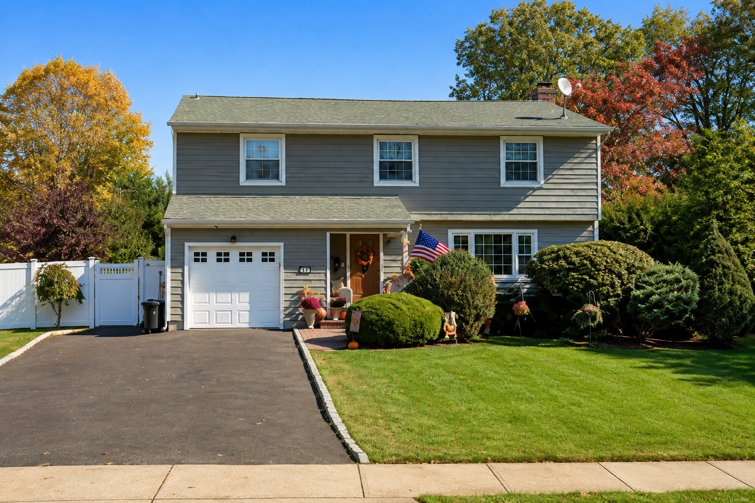 17 Welsley Lane, Smithtown, NY — home sold by Andrew Ragusa in Smithtown, NY
