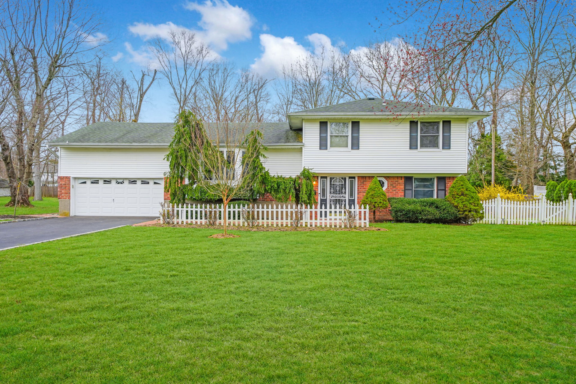 43 Brooksite Drive, Smithtown, NY — home sold by Andrew Ragusa in Smithtown, NY