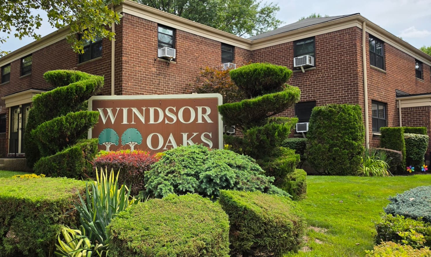 Windsor Oaks co-op community sign in Bayside, Queens