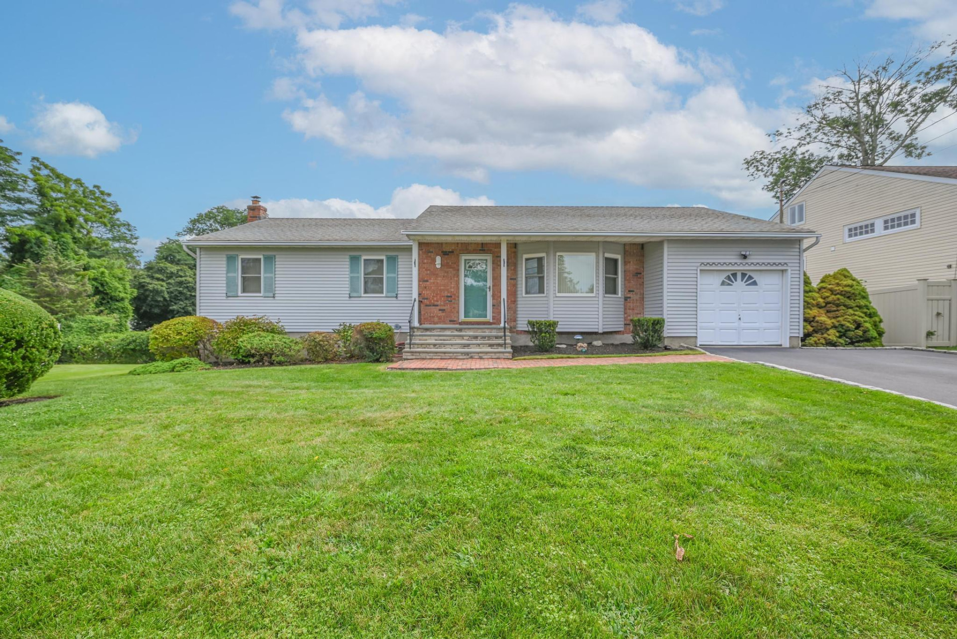 59 Rosewood Road, Kings Park, NY — home sold by Andrew Ragusa in Kings Park, NY