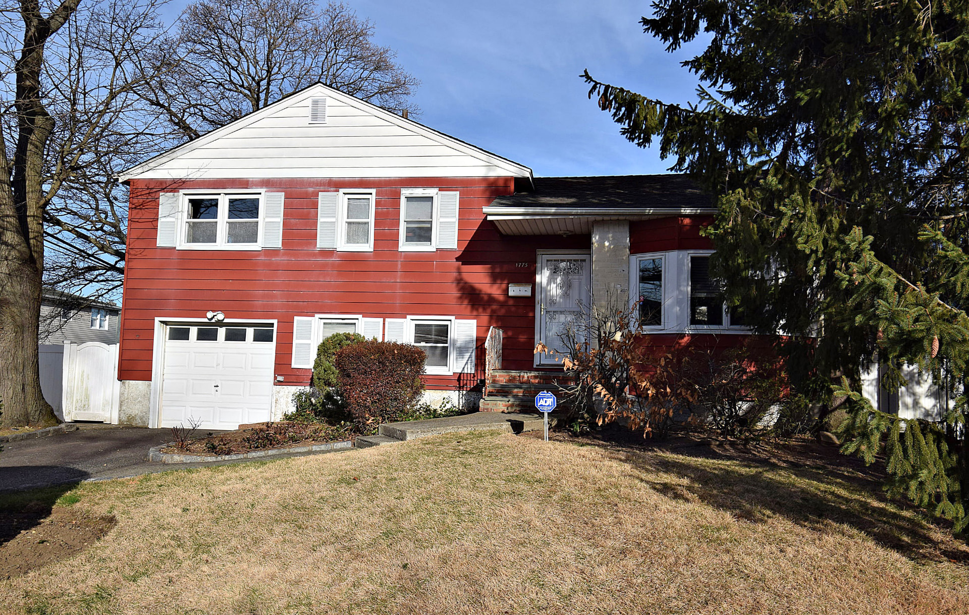 1775 Adlin Court in East Meadow, a home listed by Andrew Ragusa